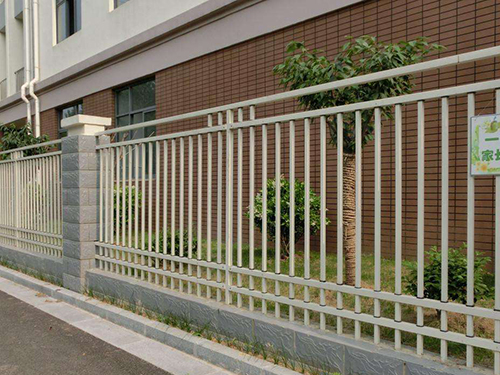 學(xué)校護(hù)欄圖片1 學(xué)校護(hù)欄圖片1