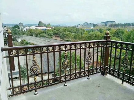 陽臺(tái)欄桿用什么材質(zhì)好？