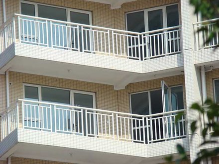 鋅鋼陽臺(tái)護(hù)欄生產(chǎn)廠家