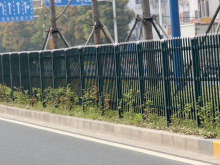 鋅鋼護(hù)欄和鐵藝護(hù)欄的區(qū)別有哪些？