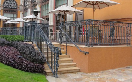 蕪湖別墅鋁藝大門生產(chǎn)廠家-安誠(chéng)護(hù)欄廠家